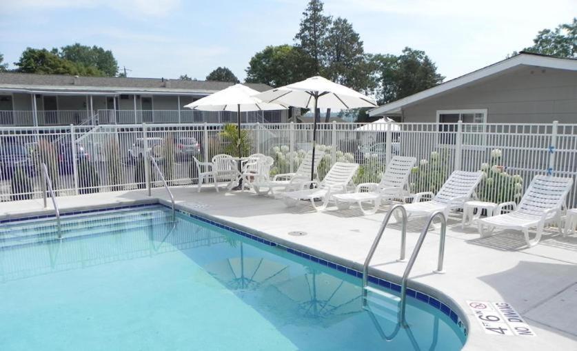 Spruce & Shore Motel Fish Creek Luaran gambar